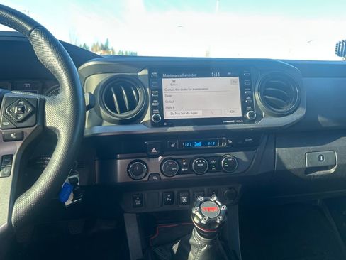 Used 2020 Toyota Tacoma TRD Off-Road image 24