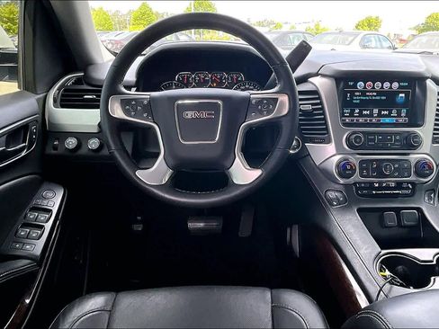 Used 2018 GMC Yukon XL SLT w/ Open Road Package AWD/4WD image 5