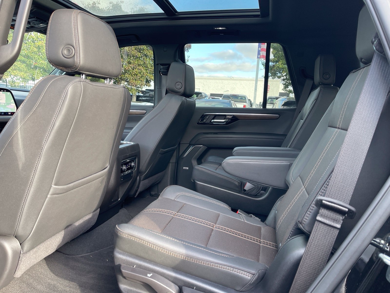 Used 2026 Chevrolet Tahoe High Country w/ Sun And Tow Package AWD/4WD image 4