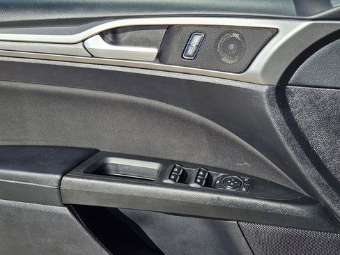 Used 2019 Ford Fusion SE image 28