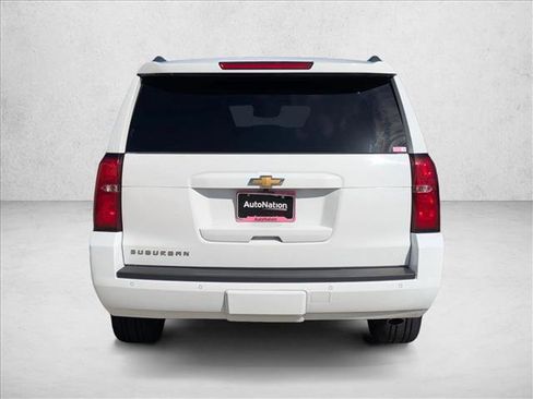 Used 2017 Chevrolet Suburban LT image 7