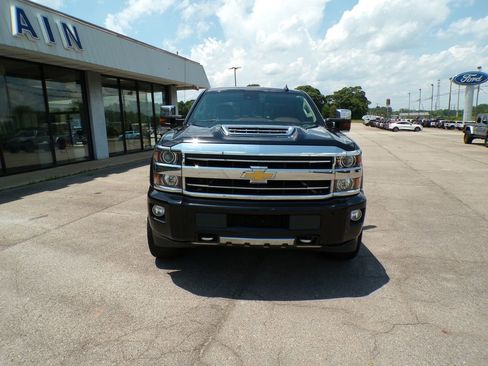 Used 2019 Chevrolet Silverado 2500 High Country w/ Duramax Plus Package AWD/4WD image 2