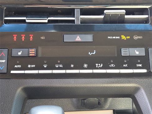 Used 2022 Toyota Avalon XLE image 20