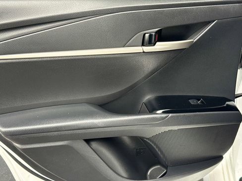 Used 2025 Toyota Camry SE image 10