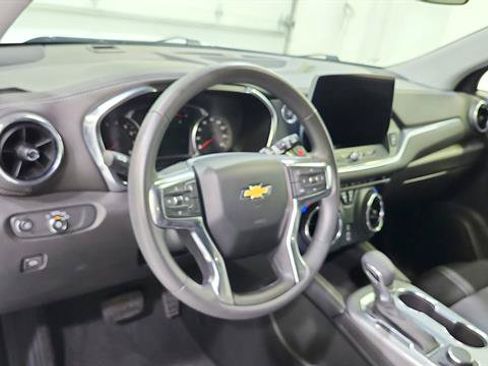 Used 2025 Chevrolet Blazer LT FWD image 17