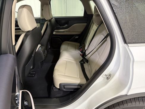 New 2026 Lincoln Corsair Premiere FWD image 24