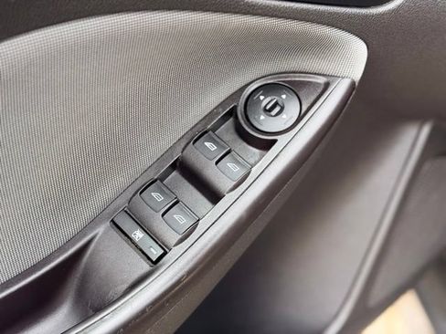Used 2013 Ford Focus SE FWD image 16