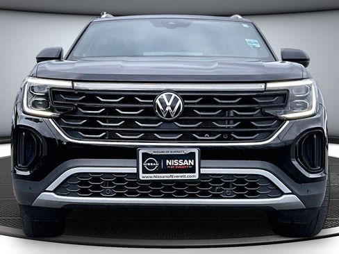 Used 2025 Volkswagen Atlas Cross Sport SE FWD image 3