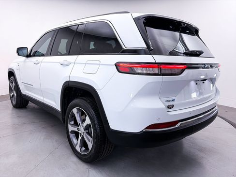 Used 2023 Jeep Grand Cherokee 4WD 4xe w/ Luxury Tech Group II image 17