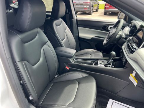New 2026 Jeep Compass Limited AWD/4WD image 17