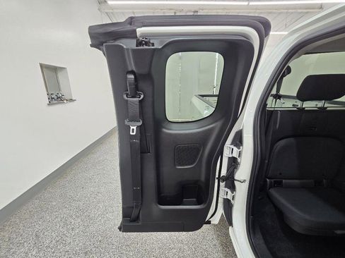 Used 2022 Nissan Frontier S RWD image 25