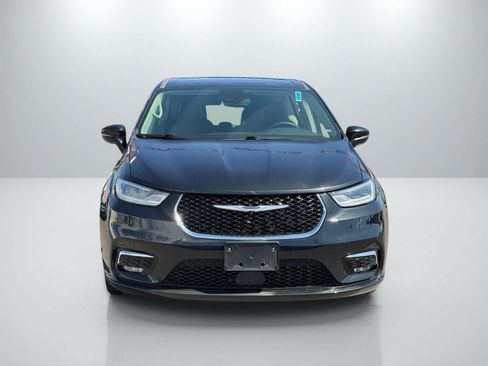 Used 2023 Chrysler Pacifica Touring-L FWD image 11