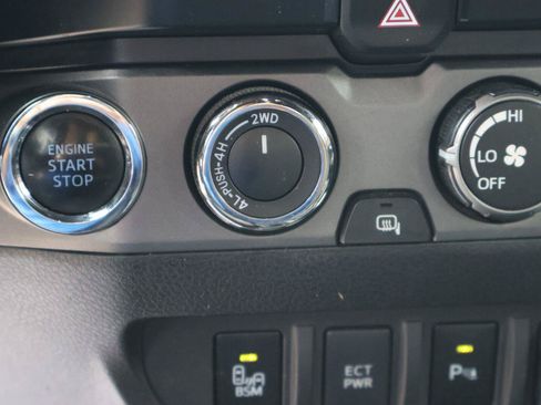Used 2019 Toyota Tacoma TRD Off-Road w/ Technology Package AWD/4WD image 23