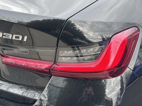 Used 2025 BMW 330i Sedan w/ Convenience Package image 8