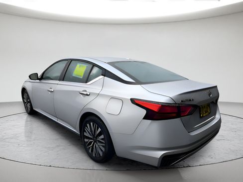 Used 2024 Nissan Altima 2.5 SV FWD image 7
