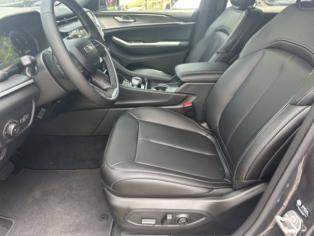 New 2026 Jeep Grand Cherokee Limited w/ Limited Altitude Package AWD/4WD image 9
