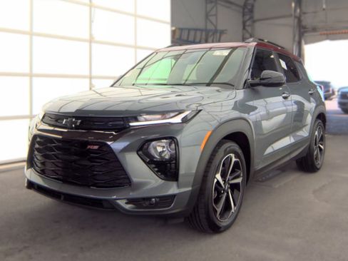 Used 2022 Chevrolet TrailBlazer RS w/ Sun and Liftgate Package FWD image 2