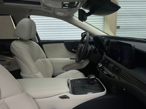Used 2023 Lexus LS 500h AWD w/ Luxury Package image 42