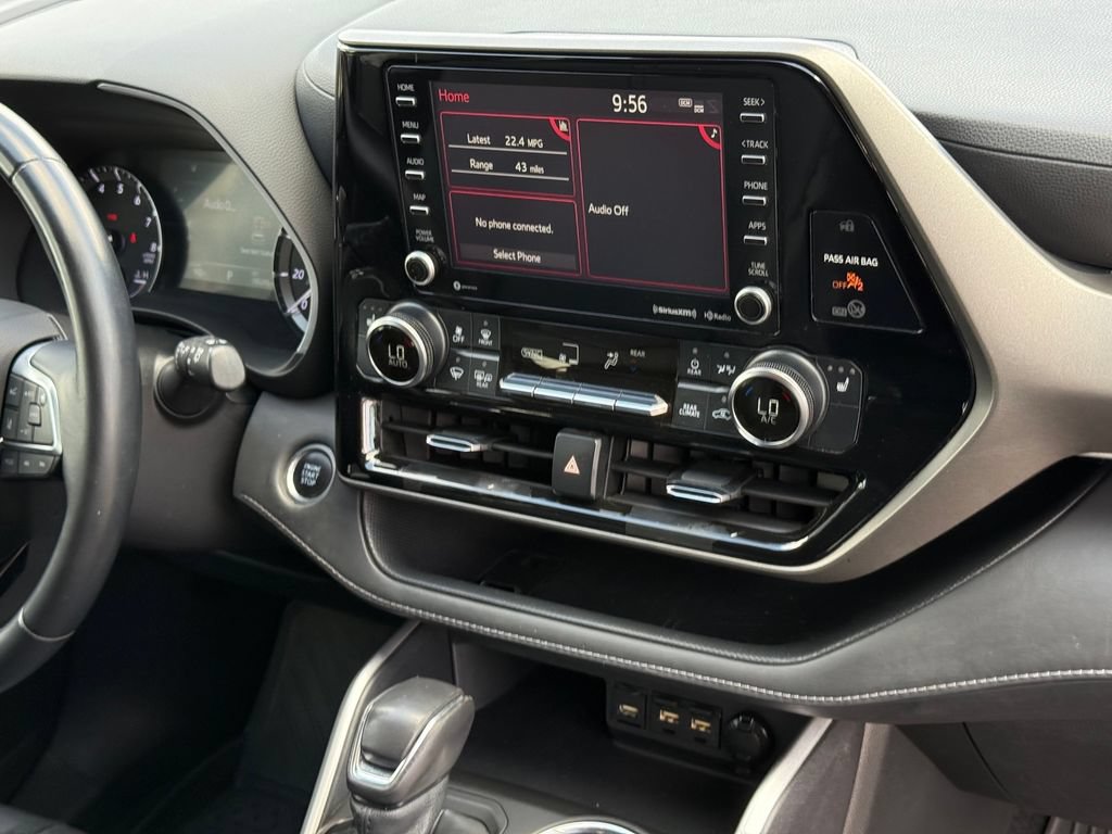 Used 2021 Toyota Highlander XLE FWD image 28