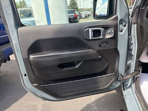 Used 2024 Jeep Wrangler Unlimited Sahara w/ Technology Group AWD/4WD image 20