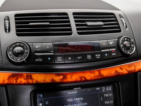 Used 2009 Mercedes-Benz E 550 Sedan image 30