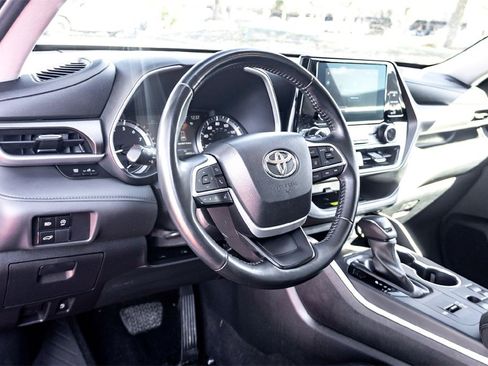 Used 2023 Toyota Highlander XLE image 15