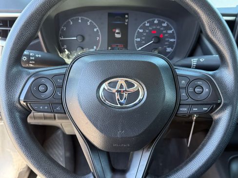 Used 2025 Toyota Corolla LE FWD image 15
