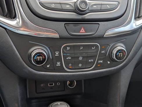 Used 2019 Chevrolet Equinox LT image 35