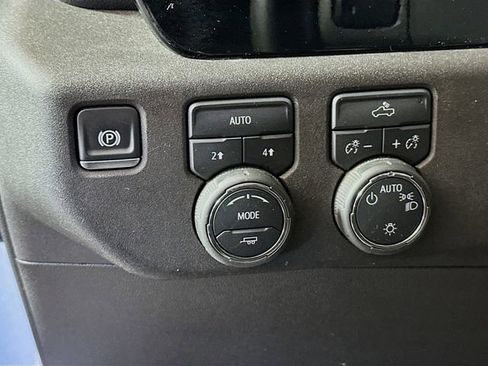 Used 2025 Chevrolet Silverado 1500 LT image 11