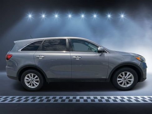 Used 2020 Kia Sorento AWD V6 image 2