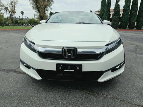 Used 2018 Honda Clarity Touring image 2