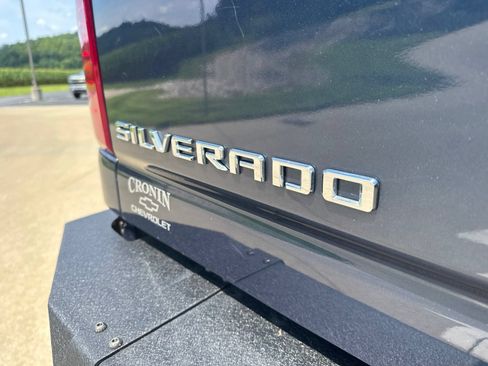 Used 2022 Chevrolet Silverado 2500 Custom w/ Custom Convenience Package AWD/4WD image 12