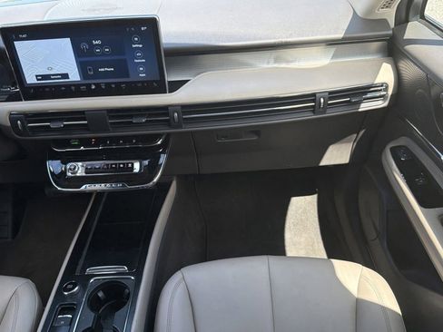 Used 2024 Lincoln Corsair FWD image 16
