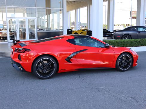 Used 2022 Chevrolet Corvette Stingray Preferred Cpe w/ Z51 Performance Package RWD image 11