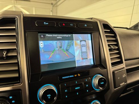 Used 2019 Ford F150 Platinum w/ Equipment Group 701A Luxury image 31