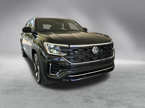 Used 2025 Volkswagen Atlas Cross Sport SE AWD/4WD image 2