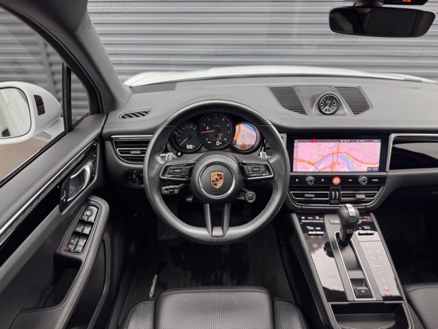 Certified 2023 Porsche Macan AWD/4WD image 18