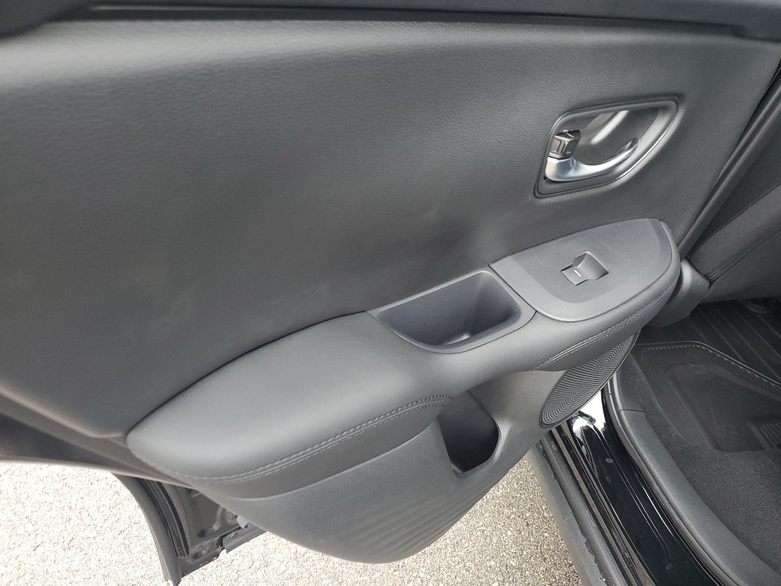 Used 2027 Honda HR-V LX image 15