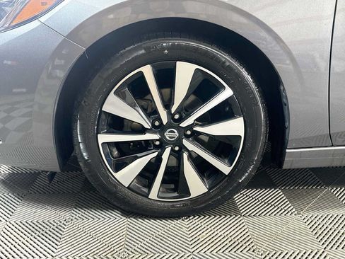 Used 2023 Nissan Sentra SV w/ SV Premium Package FWD image 29
