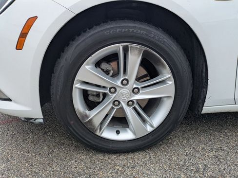 Used 2018 Buick Regal Preferred w/ Sights and Sounds Package FWD image 25