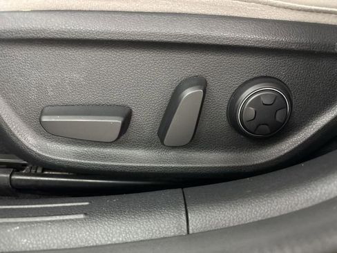 Used 2024 Genesis G70 2.5T image 4