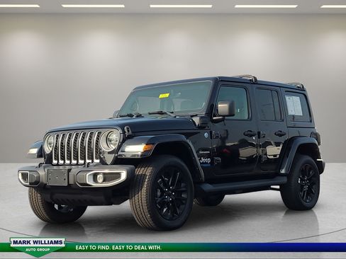 Used 2021 Jeep Wrangler Unlimited Sahara w/ Cold Weather Group AWD/4WD image 35