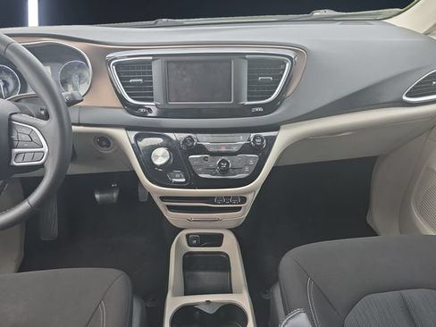 Used 2023 Chrysler Voyager LX FWD image 11