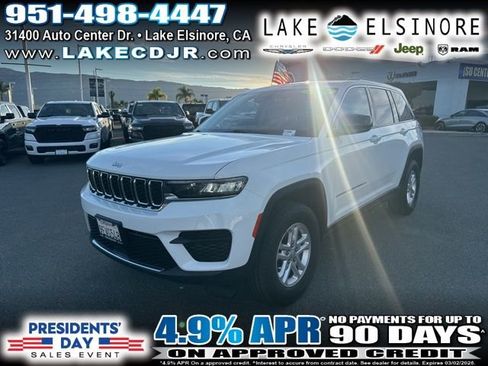 Used 2023 Jeep Grand Cherokee Laredo image 1