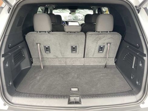 Used 2024 Chevrolet Traverse LT FWD image 15