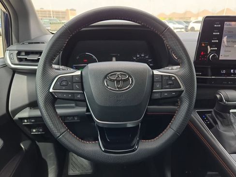 Used 2022 Toyota Sienna XSE FWD image 23