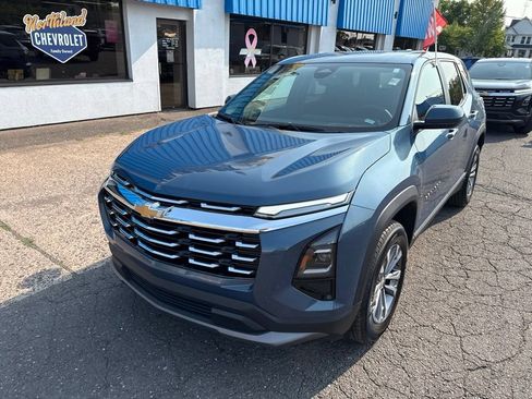 Used 2026 Chevrolet Equinox LT AWD/4WD image 3