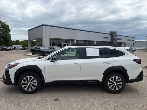 Certified 2025 Subaru Outback Premium w/ Popular Package #1A AWD/4WD image 4