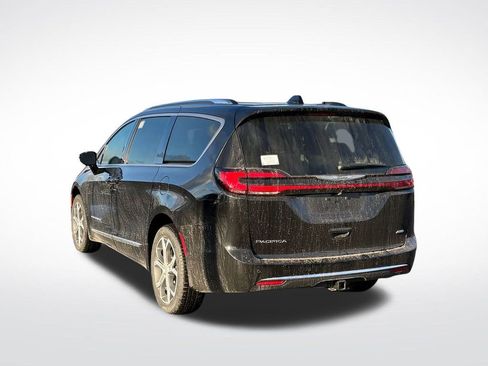 New 2026 Chrysler Pacifica Pinnacle w/ Trailer Tow Group image 8