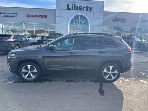 Used 2022 Jeep Cherokee Limited image 4